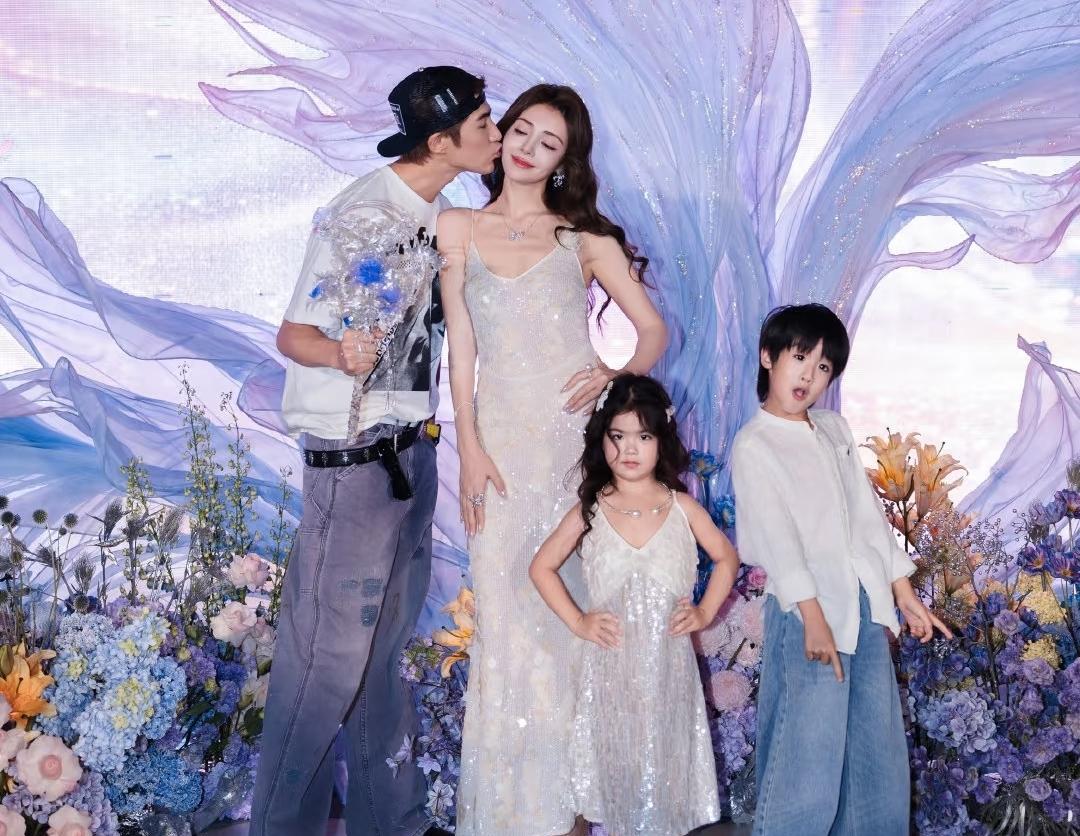 姜潮为老婆和女儿庆祝生日，麦迪娜和女儿是同一天生日！不得不说，新疆女孩儿是真漂亮