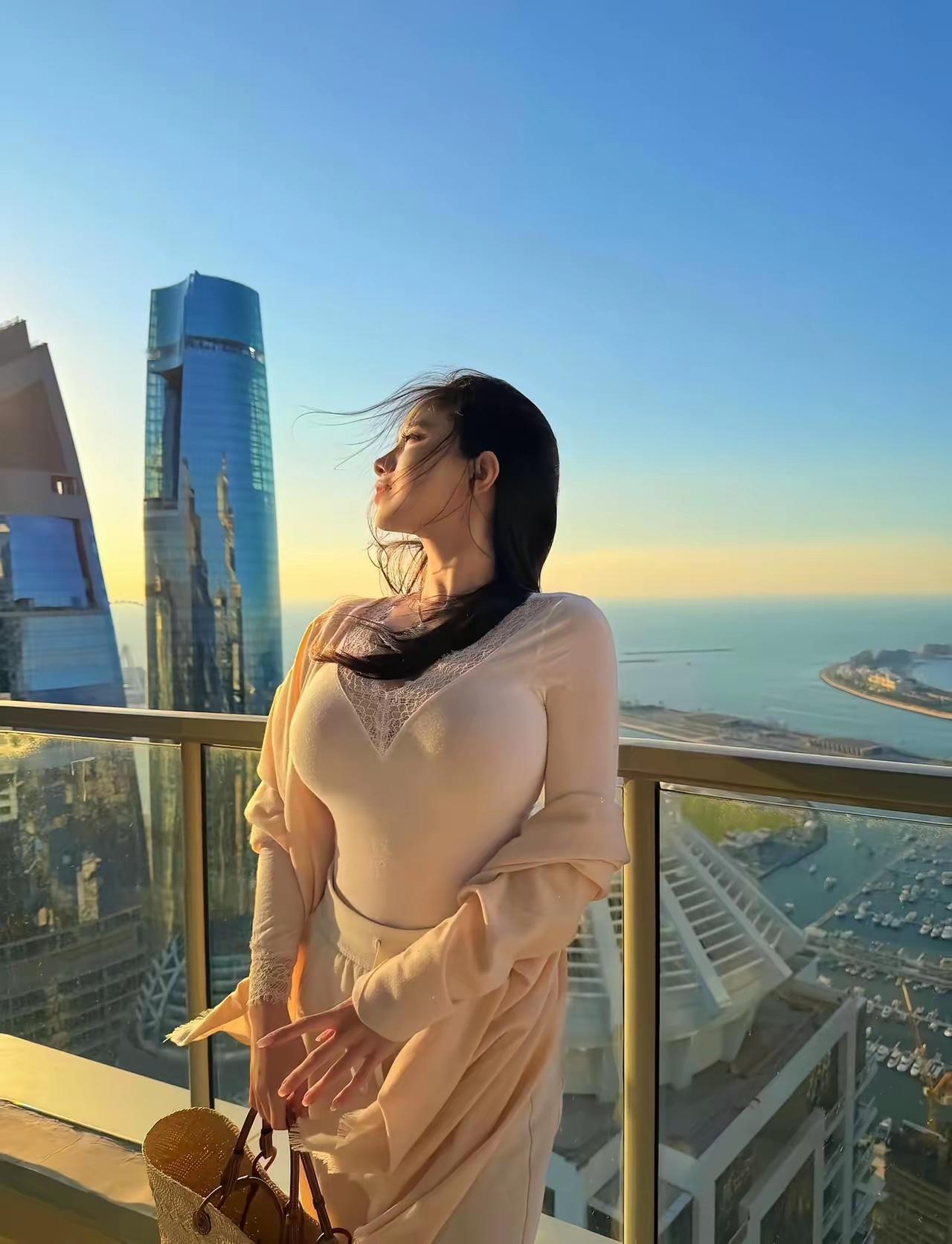 很喜欢的一句话，外向是生活的需要，独处是自我的享受。