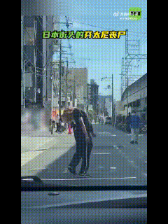 日本街头出现芬太尼丧尸日本网友拍摄到一名疑似使用芬太尼的男子出现在日本大阪市