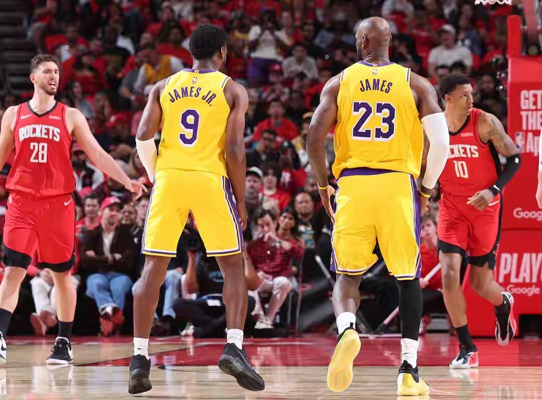 湖人常规赛3巨头\詹姆斯+小里+东契奇季后赛G1三巨头\詹姆斯+艾顿+肯纳德