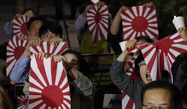 中国老百姓对日本的态度一致，这才是最可怕的。网友说：确实是，最大的鹰派在民间。一