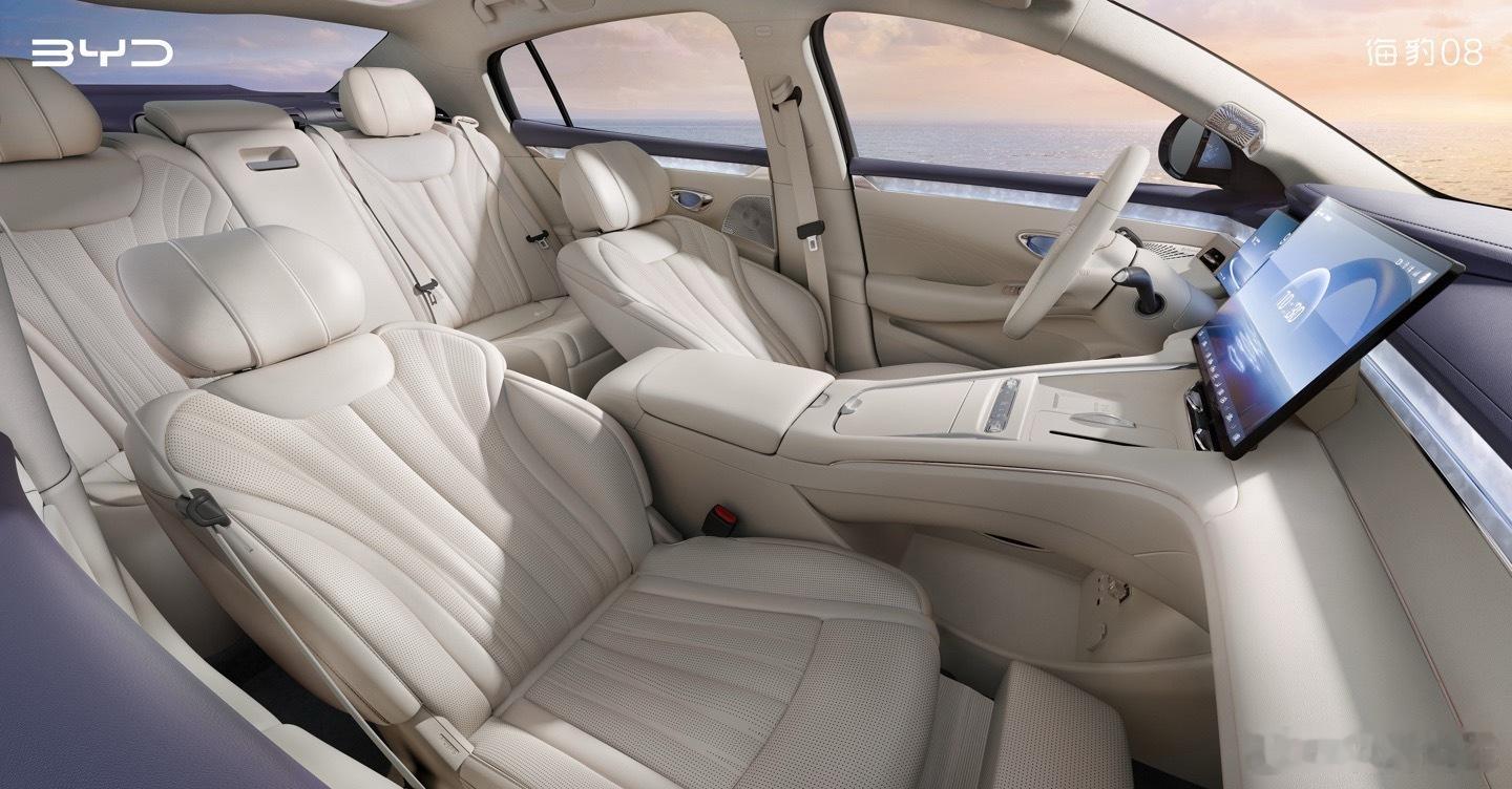 【比亚迪海豹08，颜值实力双在线】比亚迪海豹08这车，真挺让人眼前一亮的。外观长
