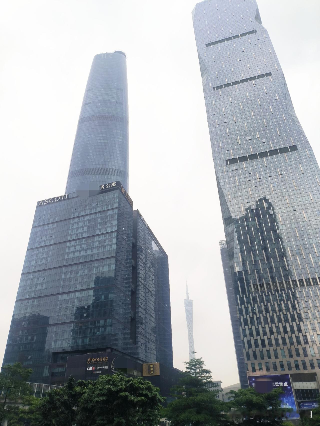 今天，应朋友之约，到珠江新城某餐厅吃饭。感慨如下:1.买房能赚钱他是