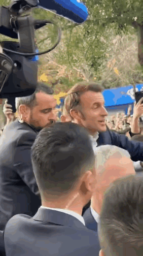 别说法国总统马克龙自己不相信了，估计就连很多法国人也不敢相信，他们的总统竟然在中