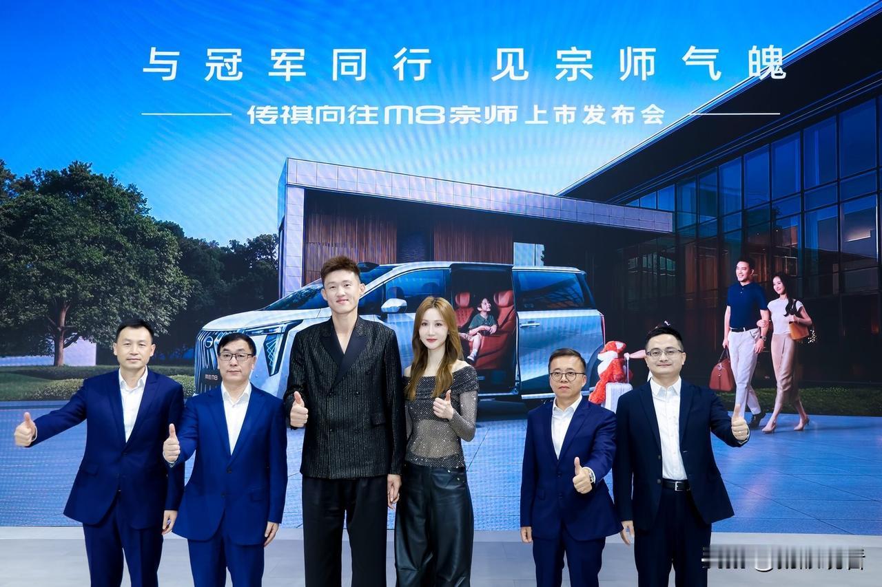 被周鹏力荐的MPV有多懂家?试驾M8宗师:细节直接戳中带娃人的心巴家人们,