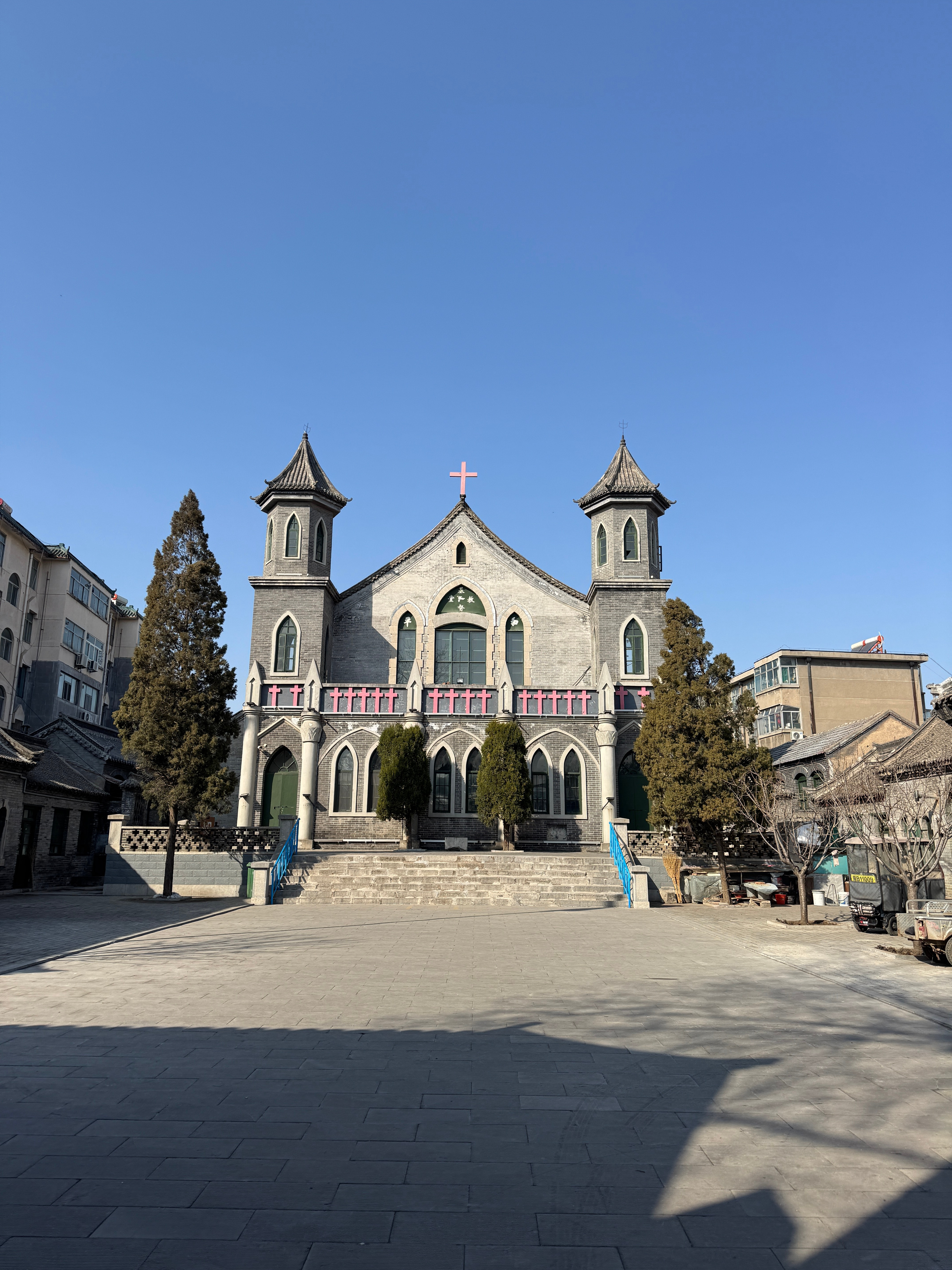 打卡山东青州。在青州古城路过天主教堂、基督教堂、伊斯兰教清真寺。青州·青州古城