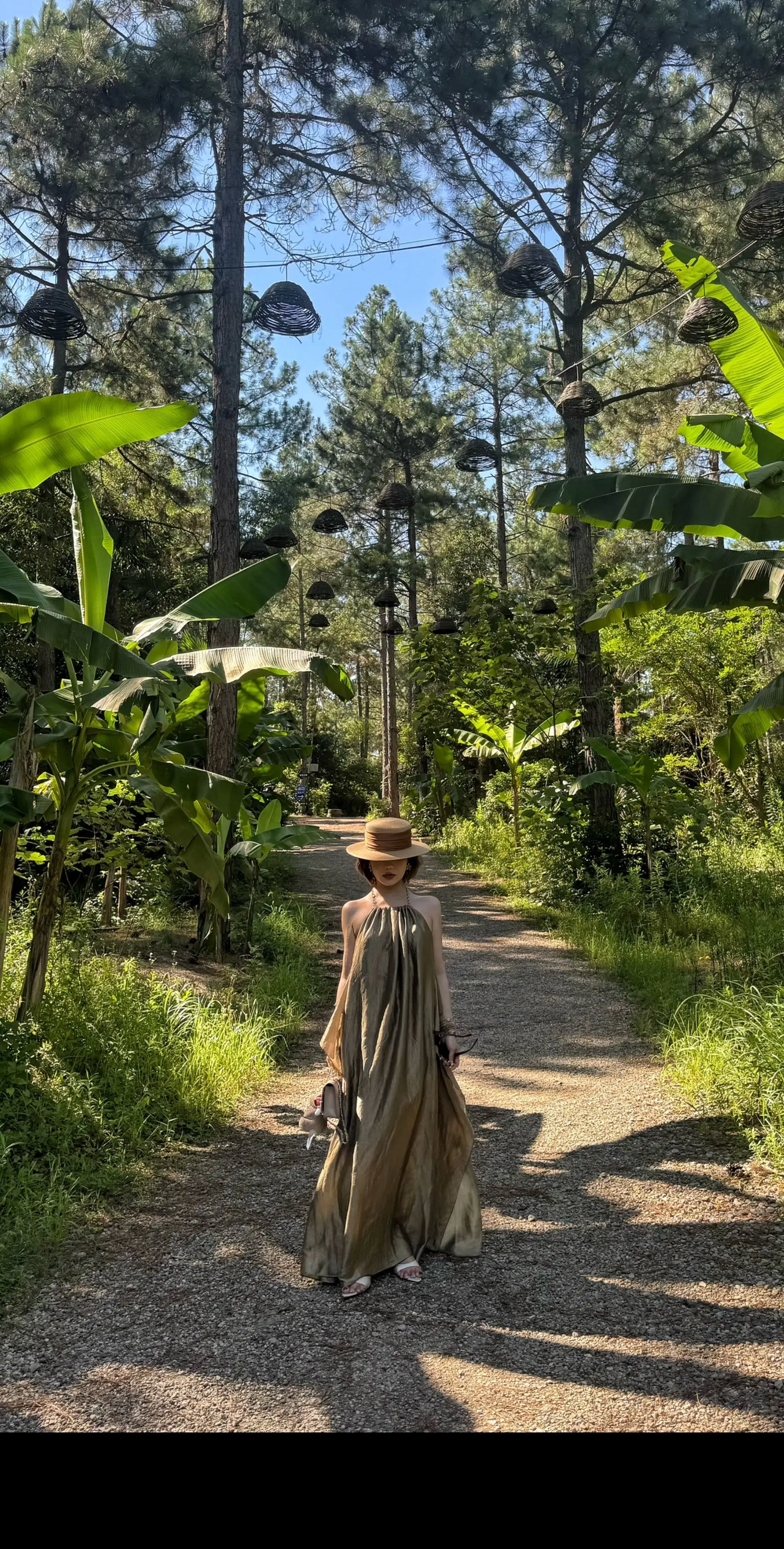 🛶想去划船 逃离城市紧绷的节奏 一头扎进山野绿意里 吹林间晚风，品烟...