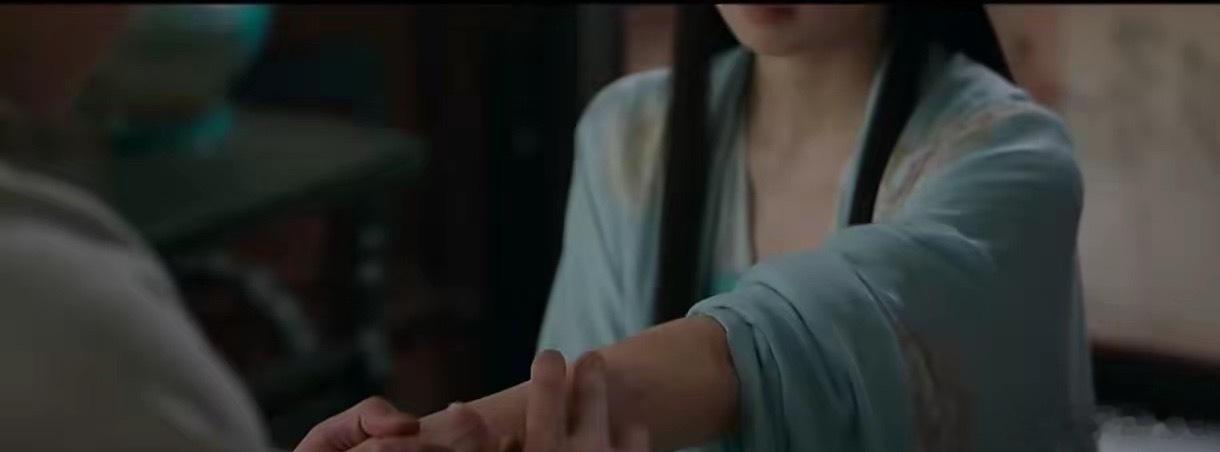 白鹿手臂居然是自己咬的白鹿手臂居然是自己咬的近期不少网友留意到白鹿手臂上出现了明