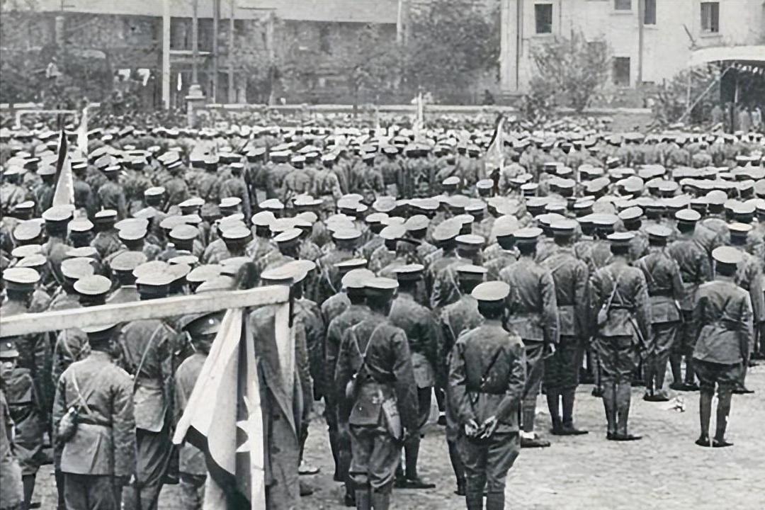 镇嵩军的真实面目有多可怕？一支10万人的军队，把一座城围了整整8个月，城里活