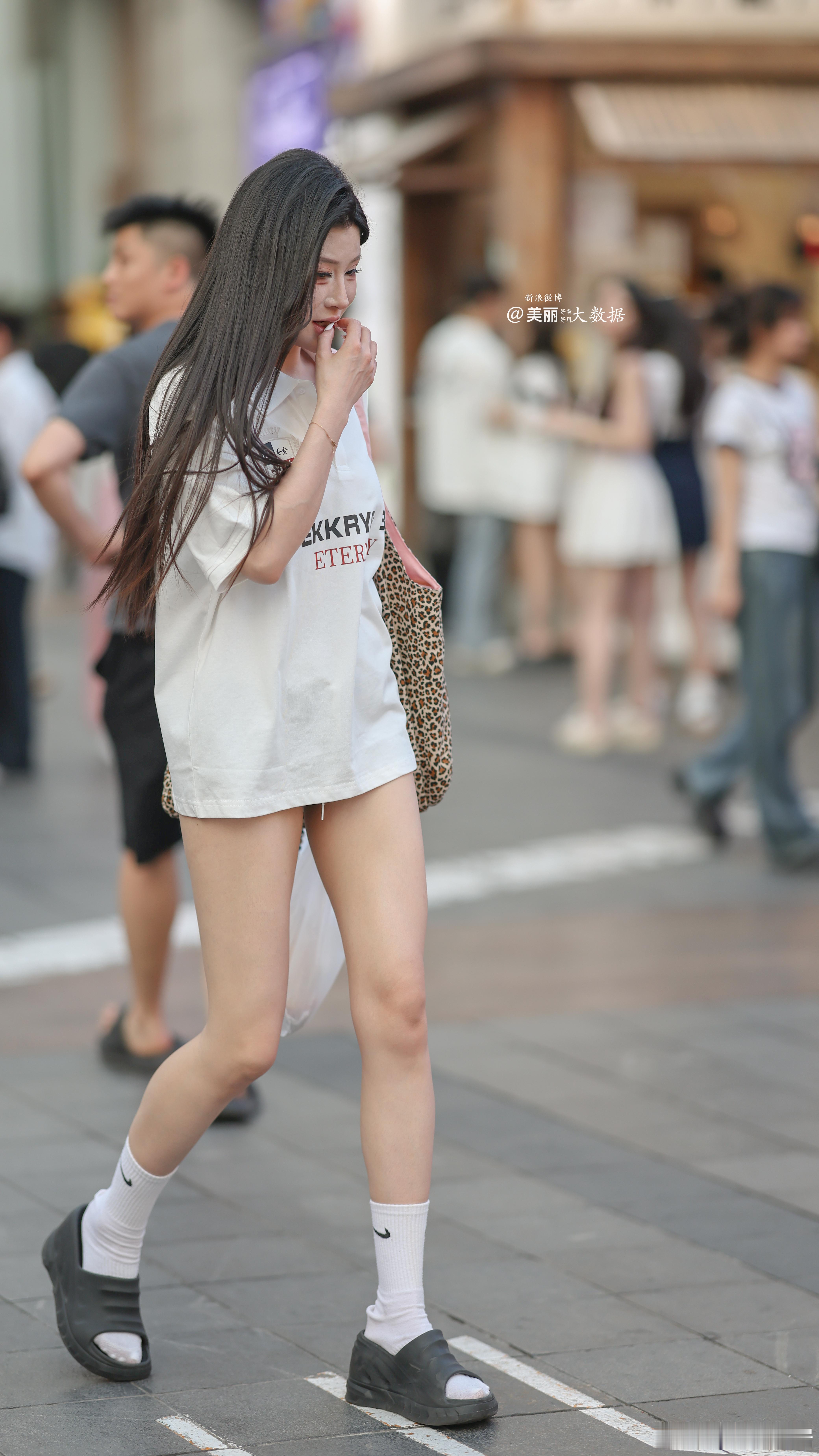 小姐姐，好羞！[笑着哭]​​​