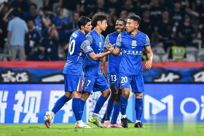 杨翼: 申花需要能打硬仗的高效前锋, 并且要改善远射能力