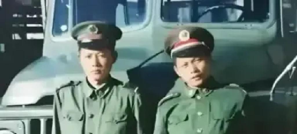 1994年深秋，四川德阳的一个农家老屋里，24岁的王秀荷把仅有的几件破旧单衣胡乱