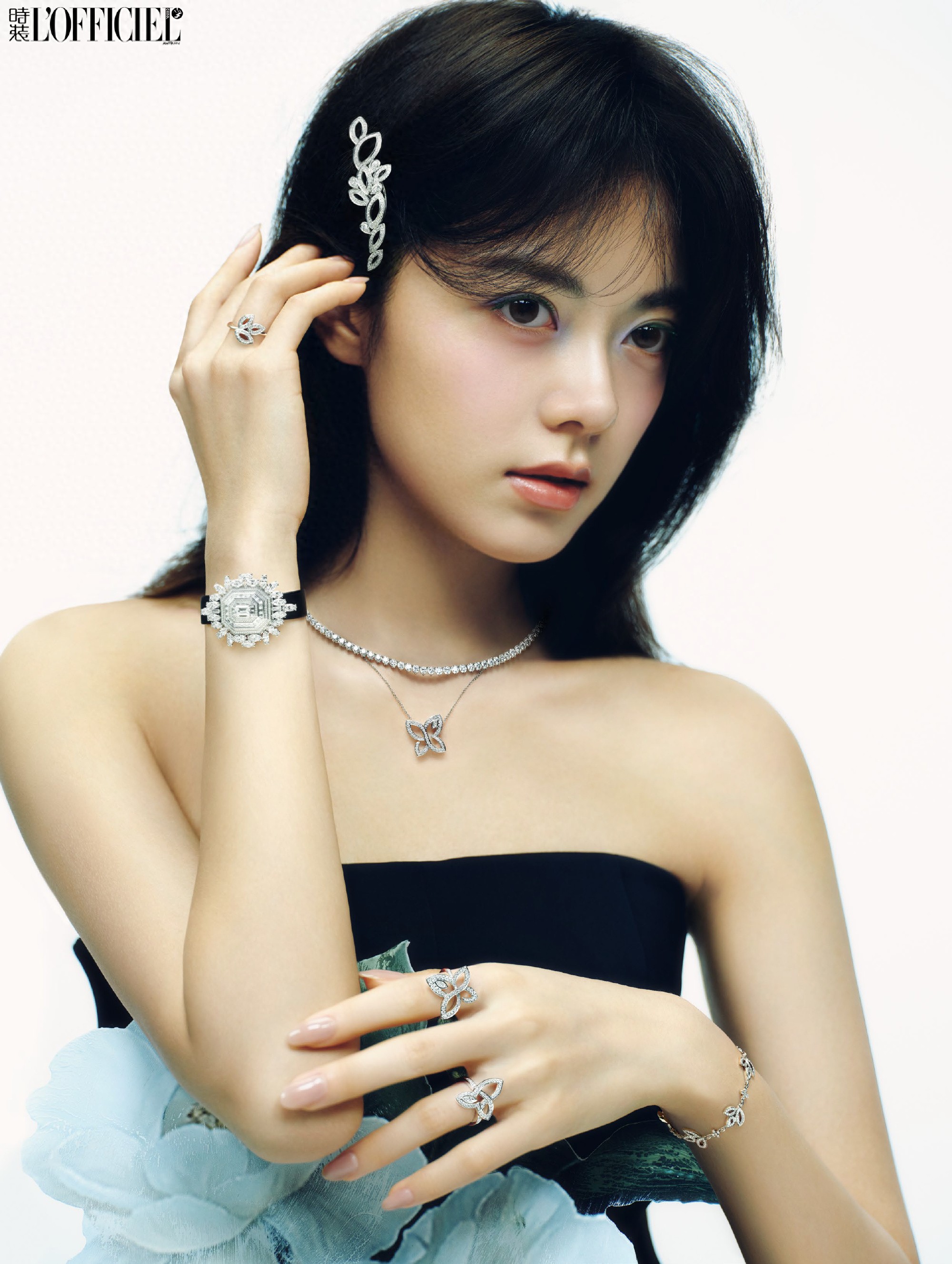 赵今麦首登《时装》双封面！复古油画少女VS灵动夏夜精灵