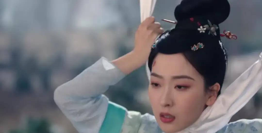 你磕的CP，结婚证是假的。卢凌风撕开解忧店的幌子。陈谦根本不是管事，他是公