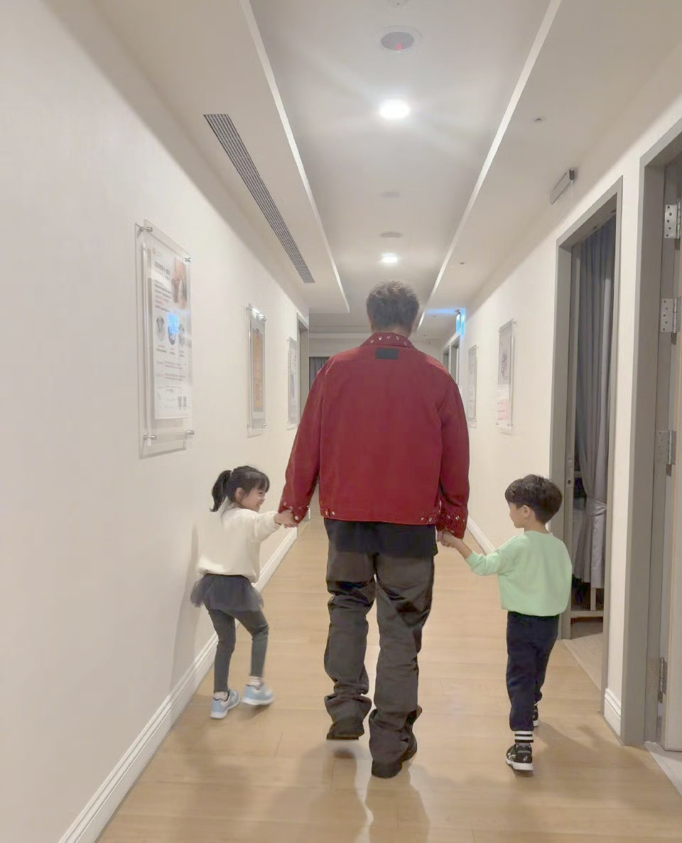 没想到罗志祥竟然是这么有情有义的人！近日，罗志祥的经纪人在社交平台晒出亲子鉴