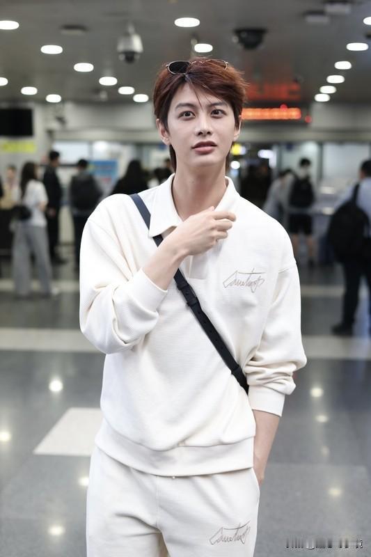 被网友举报涉毒何健麒工作室回应短剧“顶流”何健麒最近麻烦不断。1月25日晚，