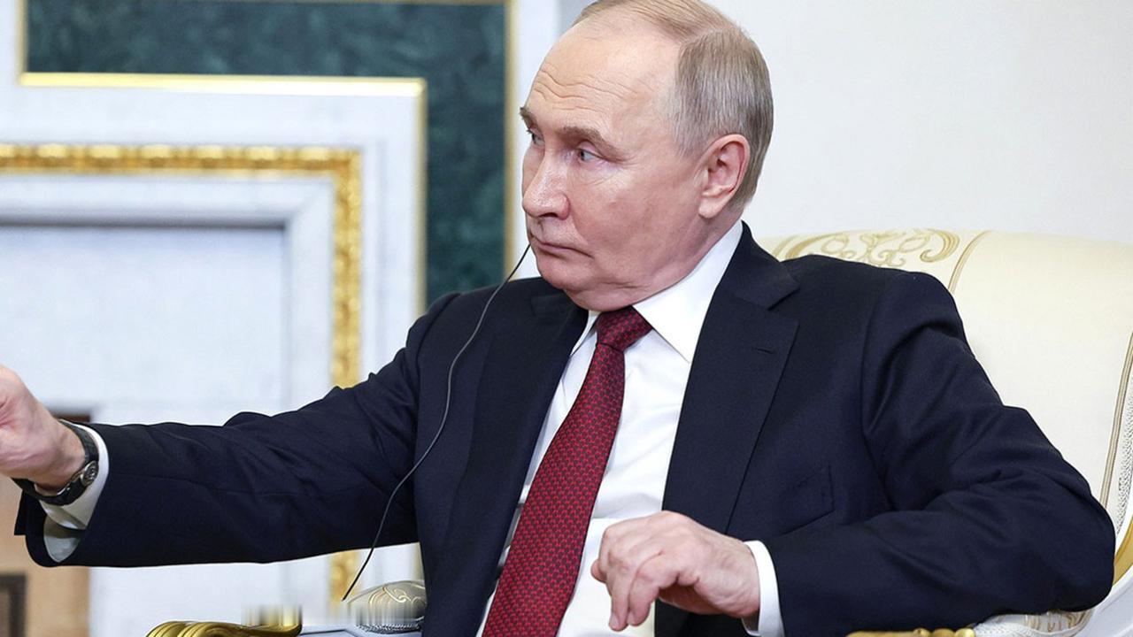 据英国媒体路透社报道，俄罗斯总统弗拉基米尔·普京在圣彼得堡会见伊朗外交部长阿巴斯