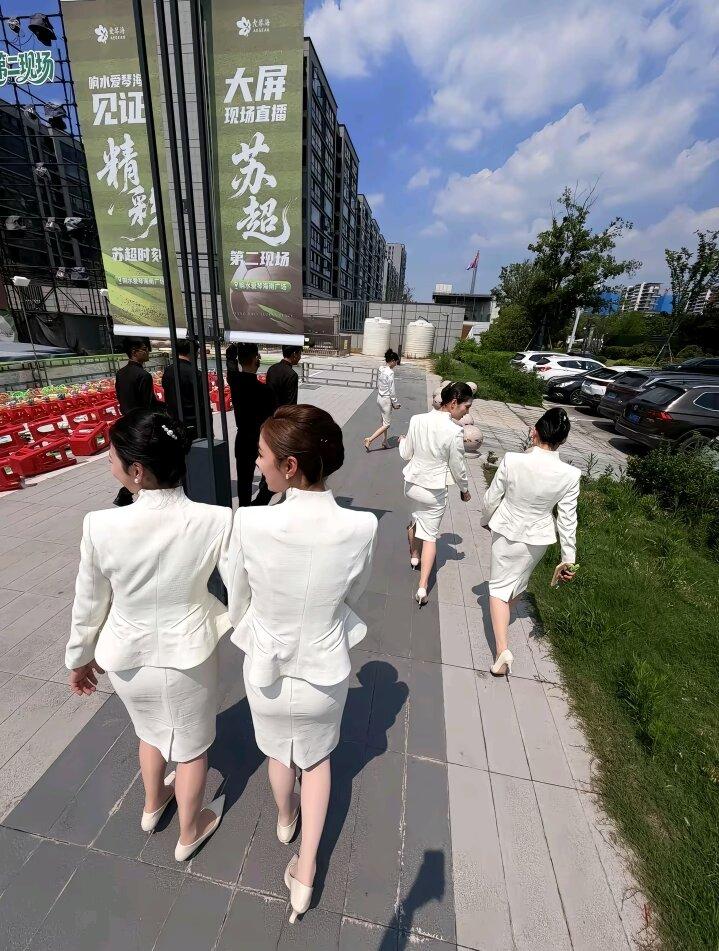 这是什么单位是制服，真心很漂亮啊