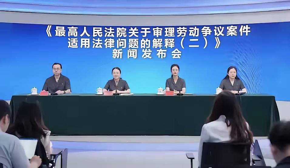 我准备明天把店里员工全部辞退了！再去聘请几个60岁以上的大爷大妈。[捂脸哭][捂脸