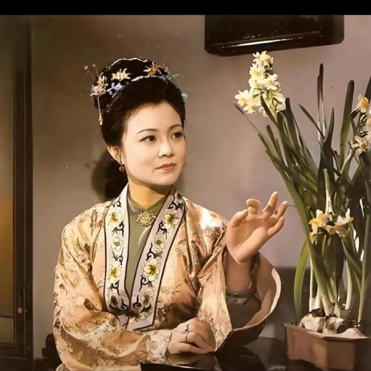 网友问《红楼梦》里金陵十二钗为啥没尤氏？这问题细琢磨起来，答案藏在好几个点里。
