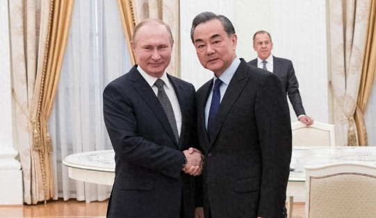执政25年后，普京接受专访，回顾与中国关系时，罕见说出了心里话