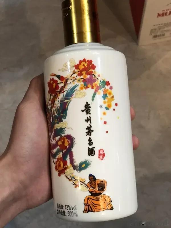 老婆摔碎2400元茅台老公一脸淡定四川内江一家烟酒店里，老板娘打包2400元