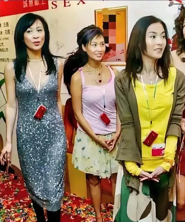 1998年，三个女演员在一次聚会时留下的珍贵合影。感觉那时候的张柏芝还没有现在有