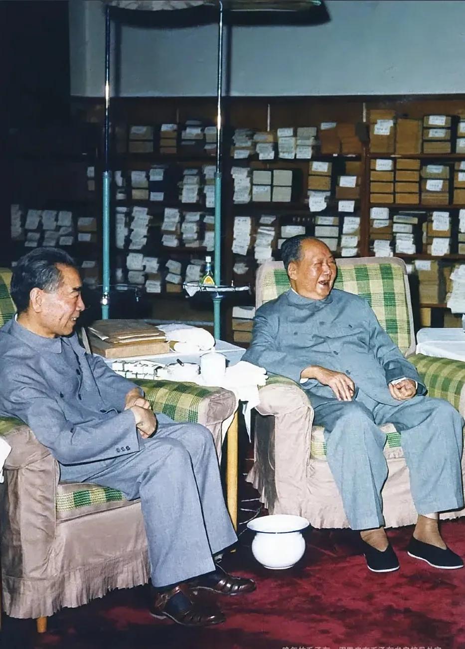 周总理：与肝胆人共事，无字句处读书。