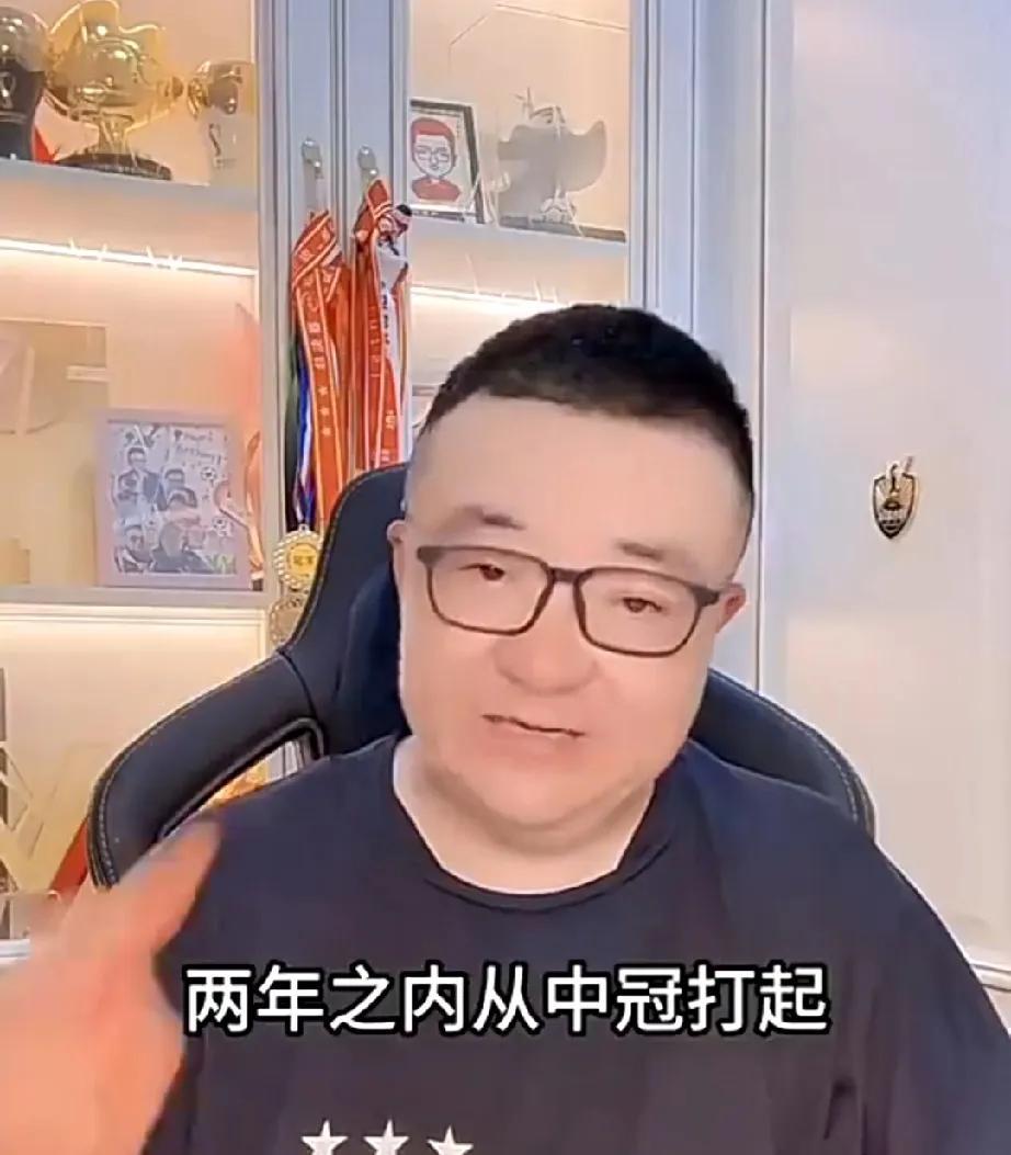 16岁踢上西班牙职业联赛！董路把人送去踢西四了，还是前锋，名字叫邝兆镭。他1