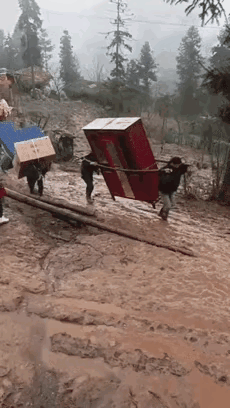 这到底图啥呢？嫁给爱情吧，这是真爱啊。