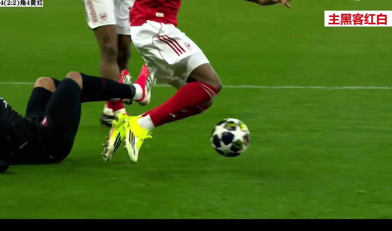欧冠，昏哨梅内尔，假摔判点球，力助阿森纳1：1绝平勒沃库森，看来梅内尔的打是挨少