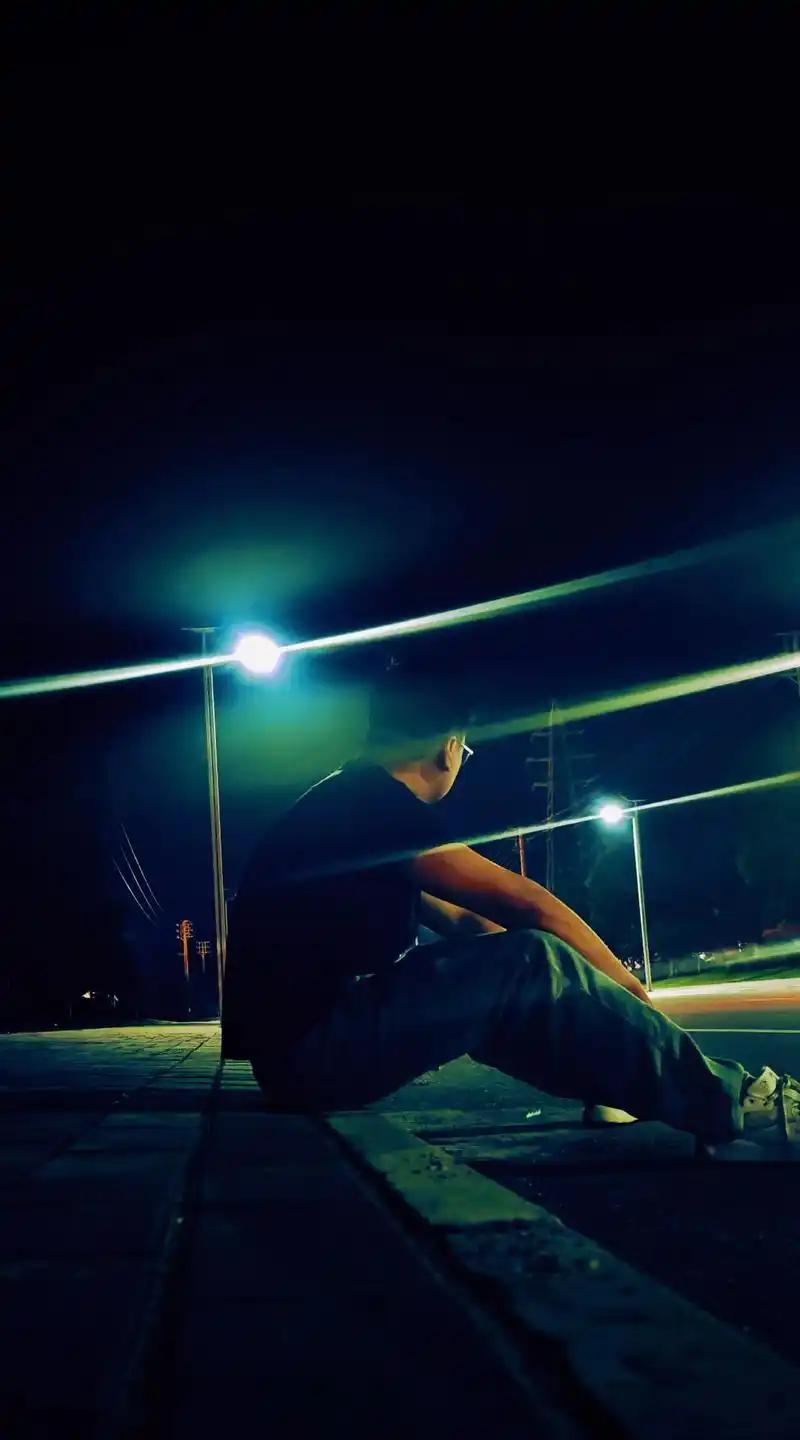 只要一个男人是正常的，他肯定是需要女人的。一个男人不管在外多么的道貌岸然，或与