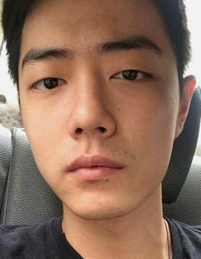 肖战到底是天生丽质还是后天造就的帅哥呢？肖战凭借《陈情令》大火后，网上关于他