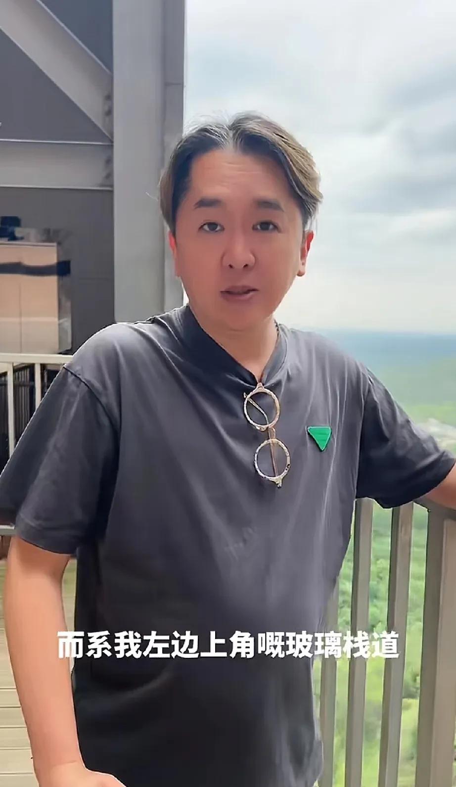 最穷的时候账户里只剩下“1个小目标”，“三个老婆”的香港著名影星、“二世祖”邓兆