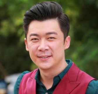 演员曹征说2010年我鼓起勇气跟宋茶茶求婚了当时我一穷二白，没房没车没存款，连