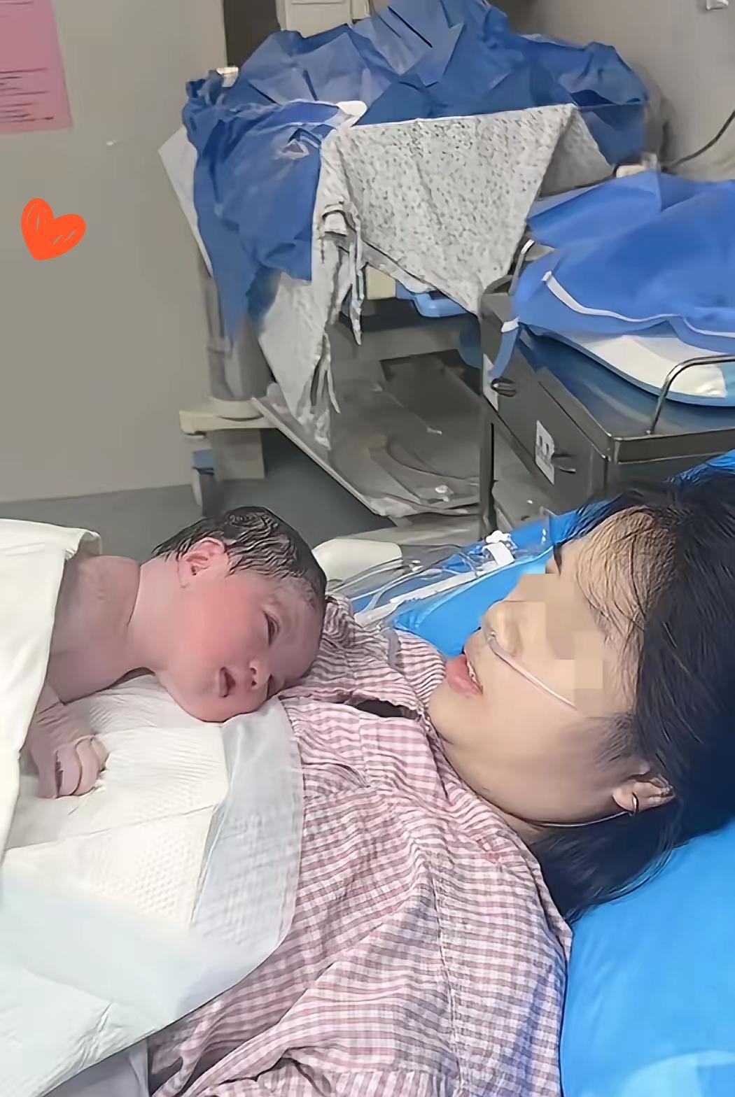 这下好了！不仅产房医护，全网都知道这事儿了！广东一产妇分娩后，发现刚出生10分钟