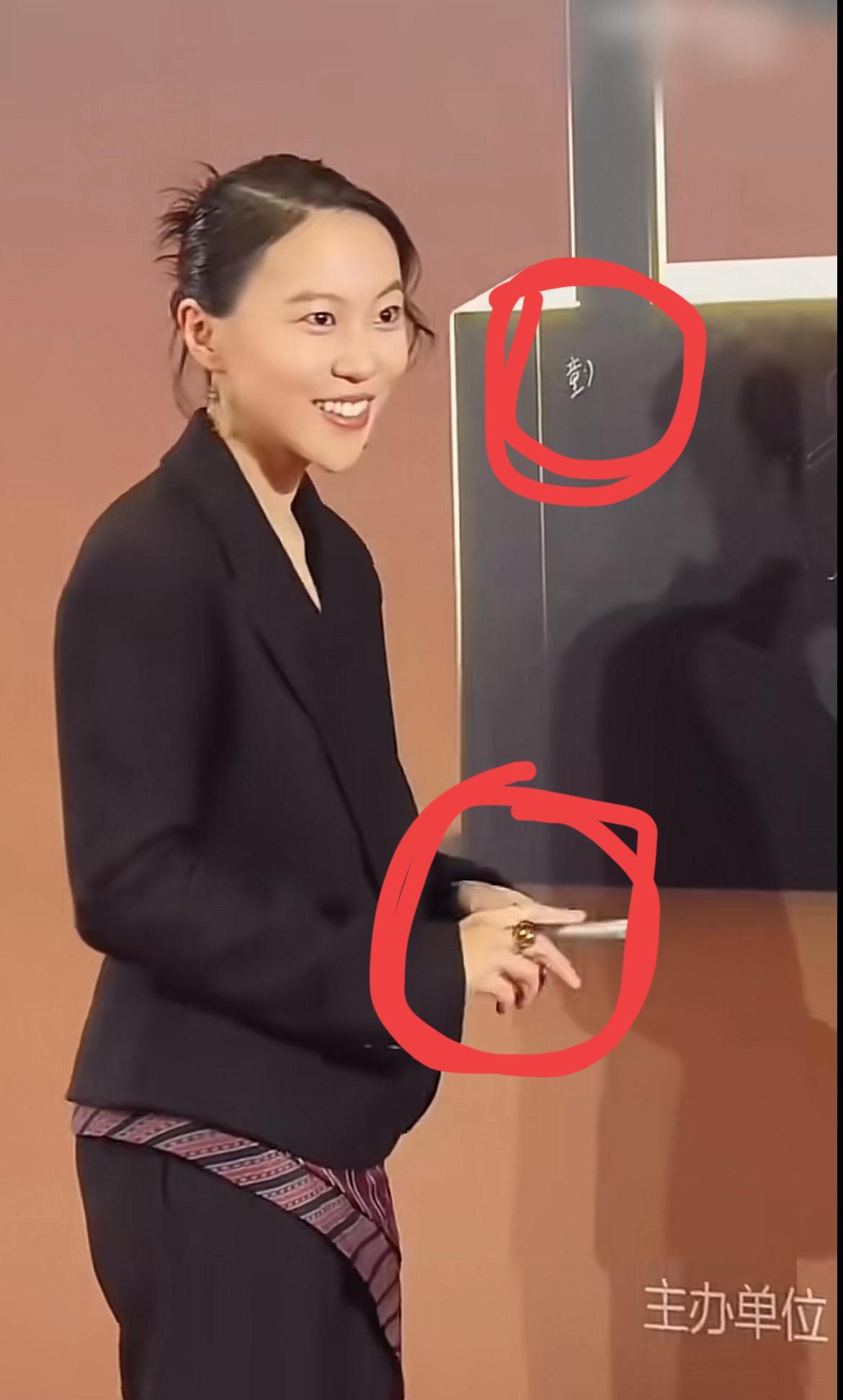 如果我是王菲，今晚该睡不着了窦靖童这个签名能值100万！这100万，不是因为