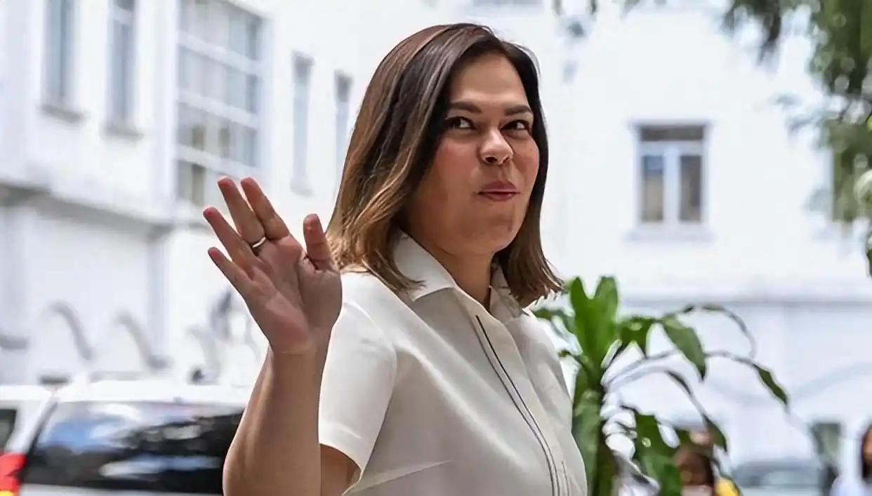 摊牌了！前总统阿罗约在这个节点高调介入莎拉弹劾风波，外界大多认定她是出面力保杜特尔特家族，可真实情况