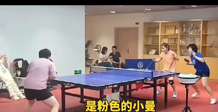 不会吧！蒯曼、覃予萱、平野已经在备战乒超了，但是却没有看到莎莎，视频中蒯曼