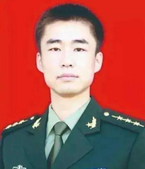 2012年，一军人请假回家探亲，但超期却迟迟没有归队，上级为此打电话进行问责，谁