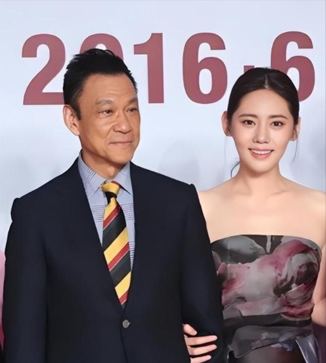 2011年65岁的老戏骨王学圻，不顾结婚40年的发妻孙昌宁苦苦挽留，宁愿掏