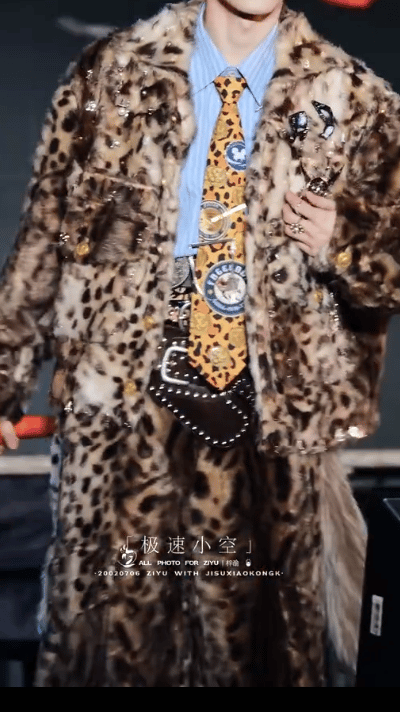 郑朋今天不脱外套是我一生的痛