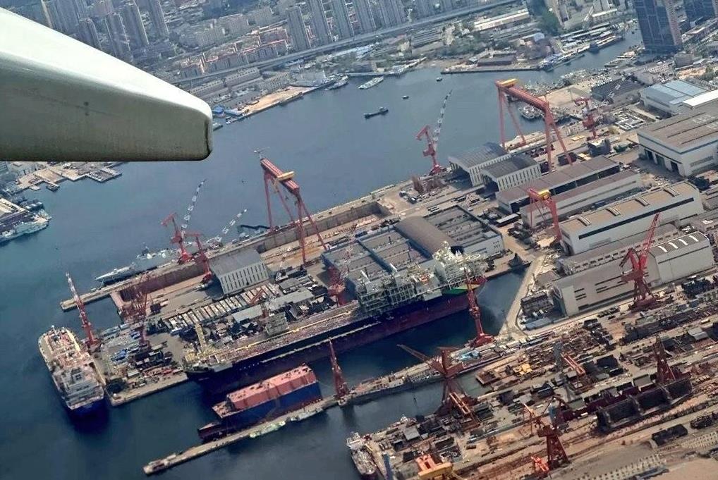 005继续难产中。即使低空角度，仍然无法看到航母建造的切实证据。但越是如此，那两