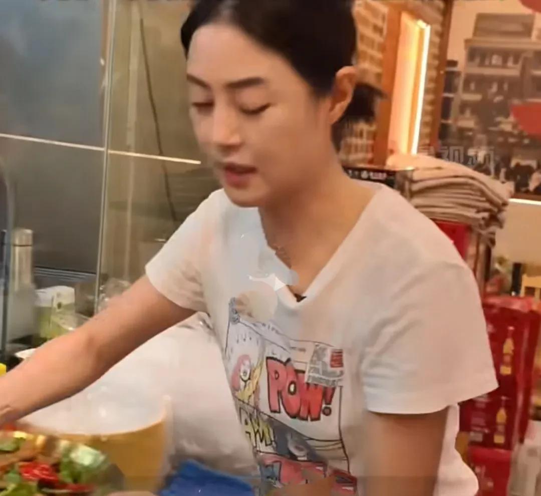 前TVB女星于淼在广东东莞打工挣钱引热议！近日，一则关于前TVB演员于淼打工的新