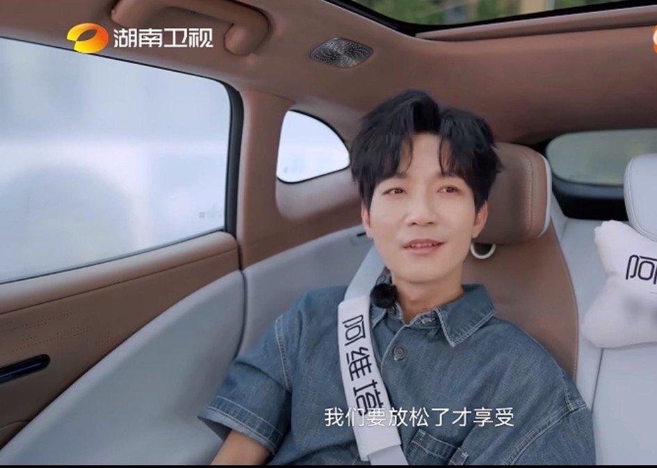 陈楚生回应歌手难听。原来生哥什么都知道。对于张泉灵老师问及热搜难听话题，楚生