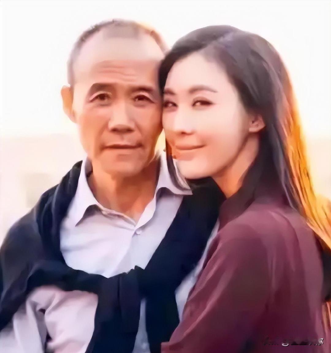 王石年轻时本质上也是在伺候服务老头，那个人就是他岳父。他跟邓文迪、甘比这些人没什