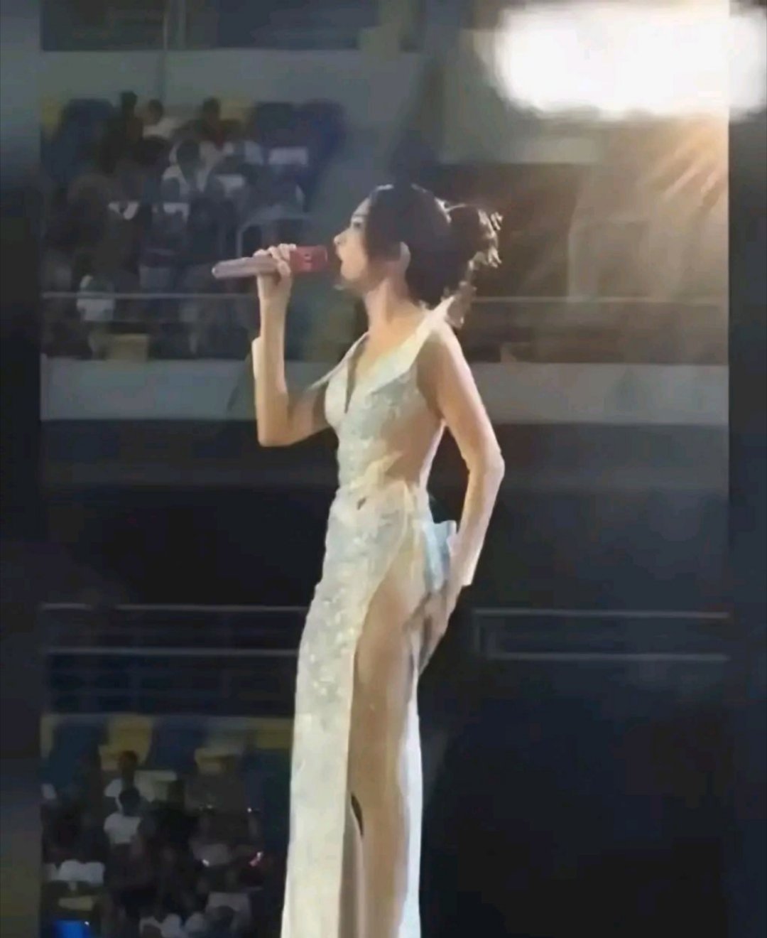 莫文蔚演唱会，到了这个年龄，身材还是一如既往的好