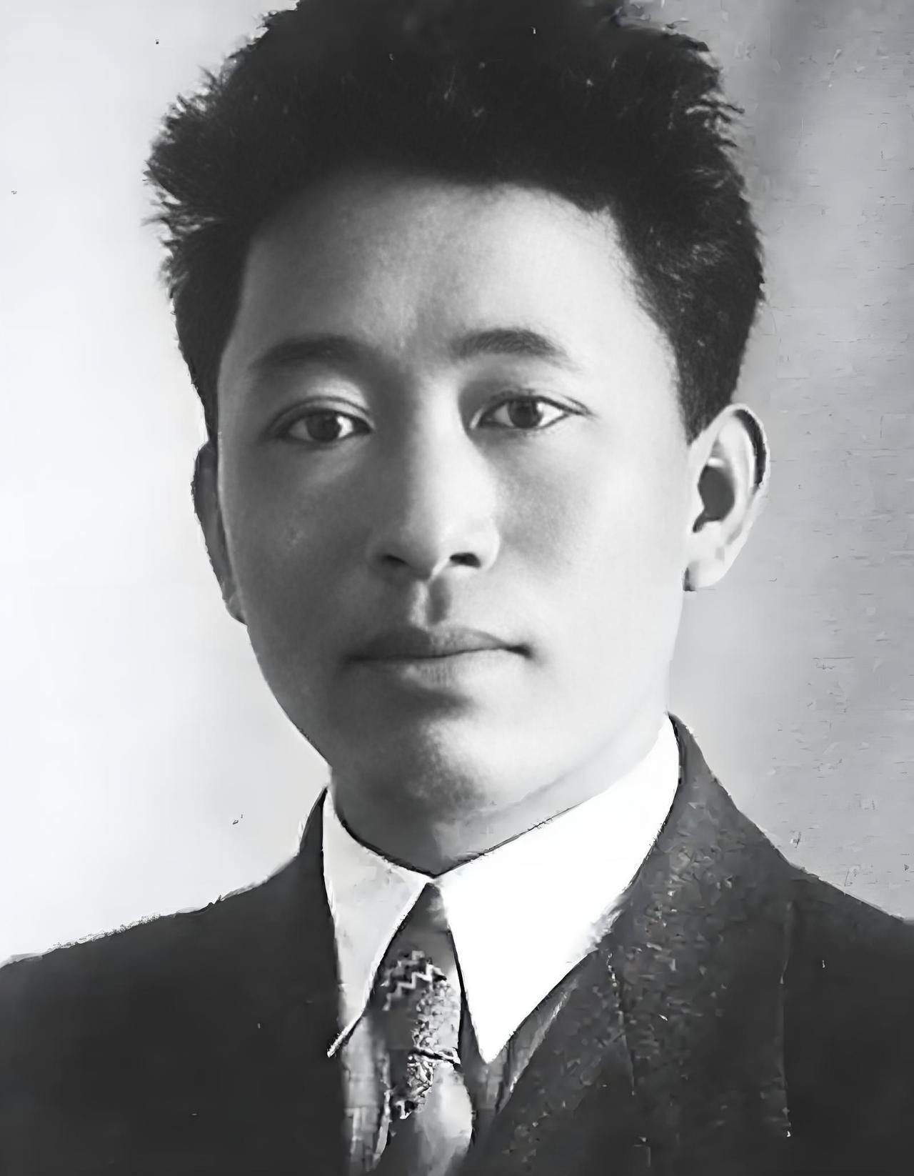 1939年秋天，去苏联学习的刘亚楼，从战友口中得知，自己在延安的妻子凌漪竟然和一