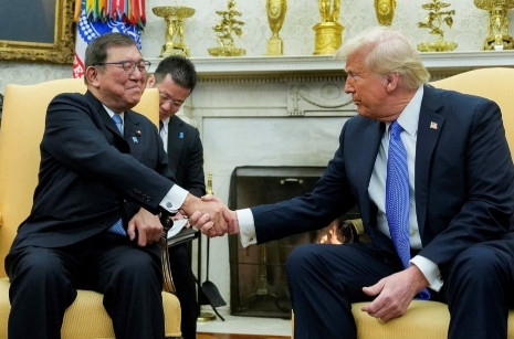 特朗普官宣“与日本达成协议”，收下日本送的5500亿美元，再收15%关税当地