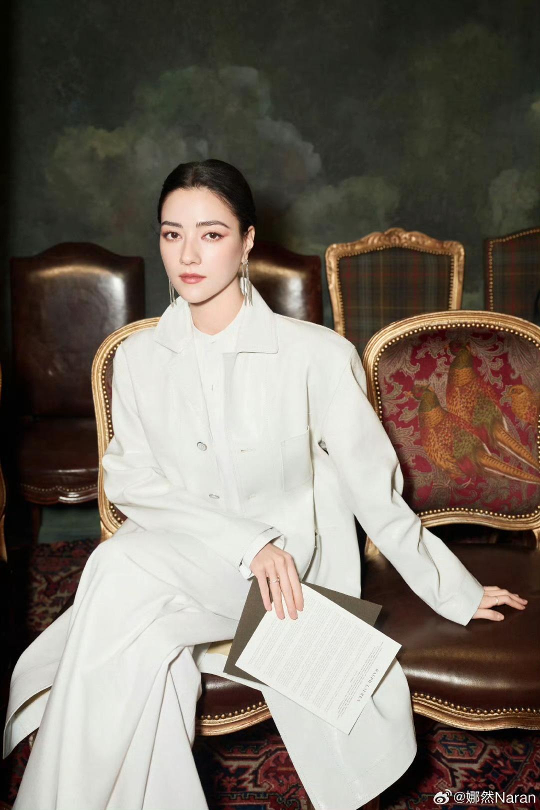 娜然深夜冲上热搜！晒健身照硬刚瘦脱相质疑，和章子怡走了相反的路3月25日深